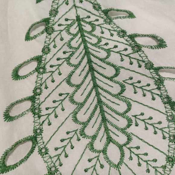 ZARA Kelly Green & Ecru Floral Eyelet Scalloped Hem Flounce Shorts - Picture 5 of 7